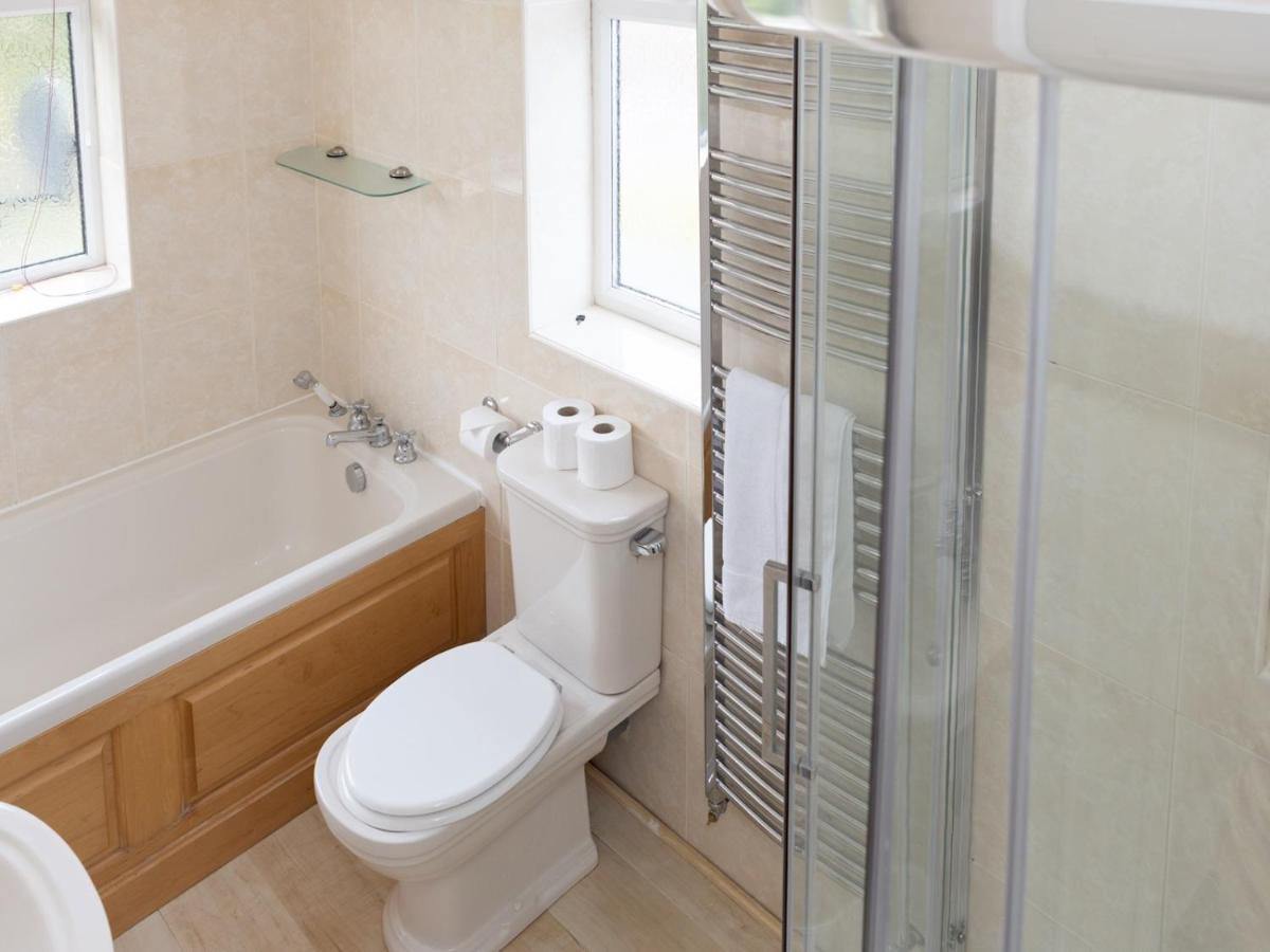 סקארבורו Pass The Keys Amazing 4 Bedroom Property- Hot Tub & Sea Views מראה חיצוני תמונה