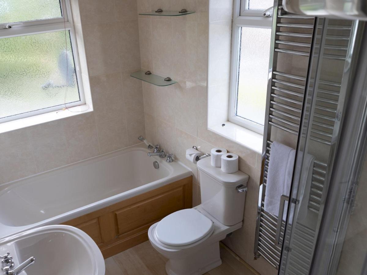 סקארבורו Pass The Keys Amazing 4 Bedroom Property- Hot Tub & Sea Views מראה חיצוני תמונה